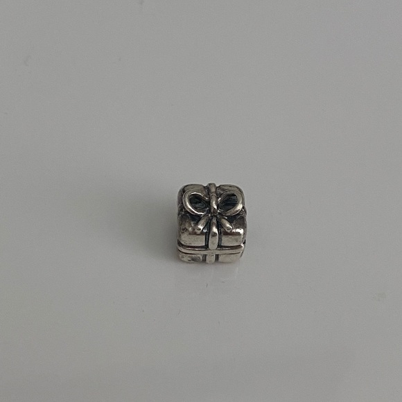 Authentic Pandora Present Charm - Picture 5 of 5